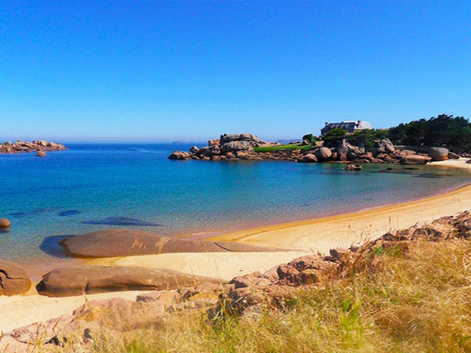 Maison familiale avec jardin près de la plage, animaux acceptés - FR-1-542-18 House in Trégastel