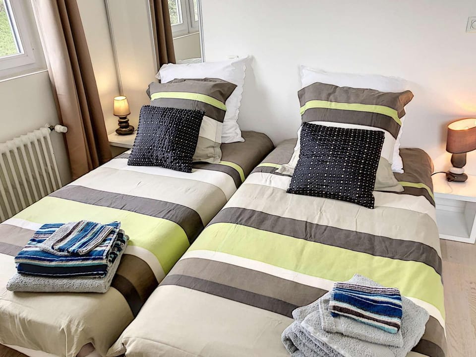 Superbe maison avec jardin, proche plage, chiens admis - FR-1-542-25 House in Brittany