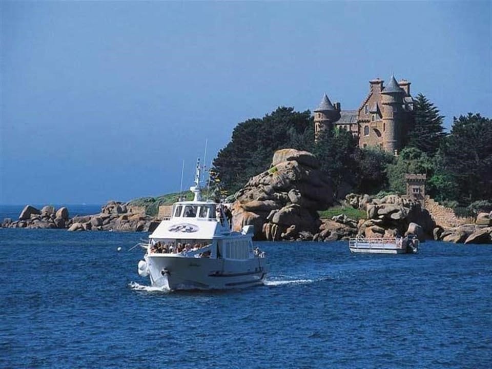 Charmante maison bretonne avec jardin clos, parking, WiFi, à 900m de la plage - Trégastel - FR-1-542-35 House in Trégastel