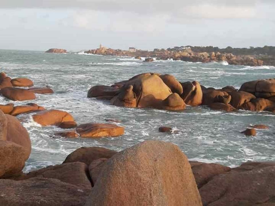 Charmante maison bretonne avec jardin clos, parking, WiFi, à 900m de la plage - Trégastel - FR-1-542-35 House in Trégastel