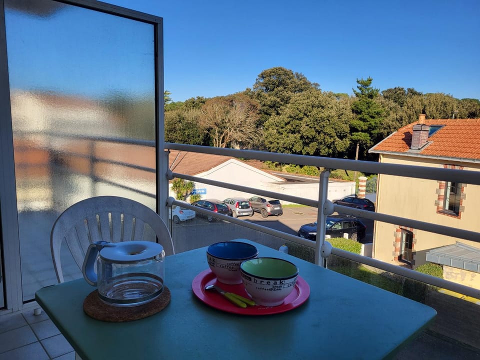 Appartement T2 avec balcon, à 100m de la plage et proche des commerces à Saint-Brevin-les-Pins - FR-1-364-93 Apartment in Pays de la Loire