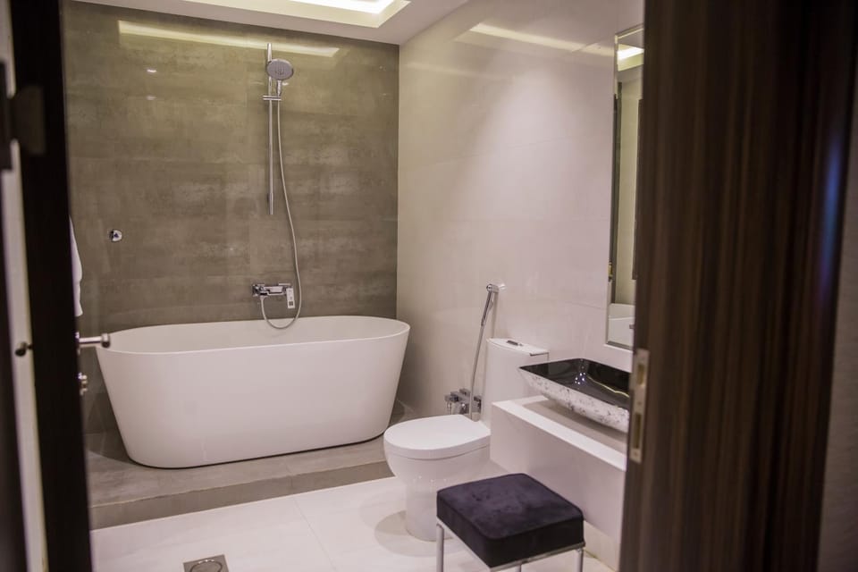 Shower, Toilet