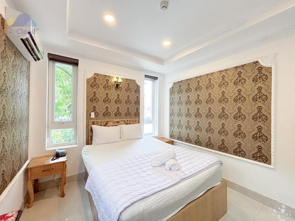 Bed, Photo of the whole room, Bedroom, towels, air conditioner