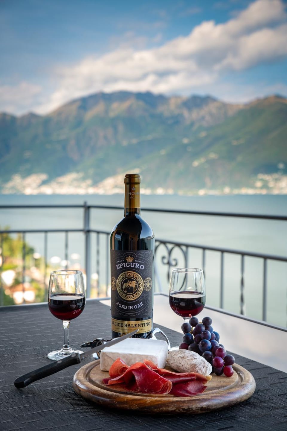 Balcony/Terrace, Lake view, Mountain view