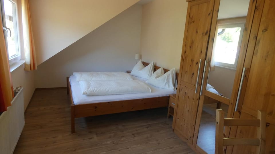 Photo of the whole room, Bedroom