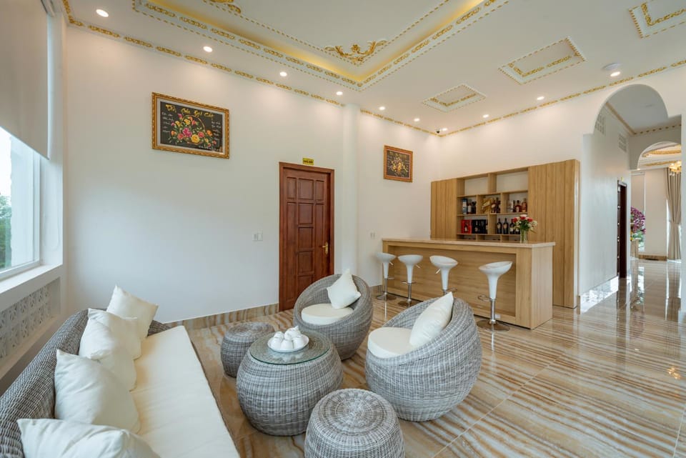 Decorative detail, Area and facilities, Internal: Not applicable to any particular room