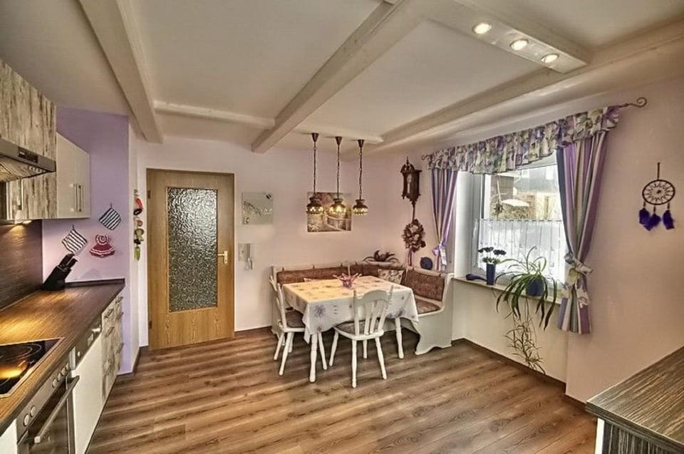 Kitchen or kitchenette, Seating area, Dining area