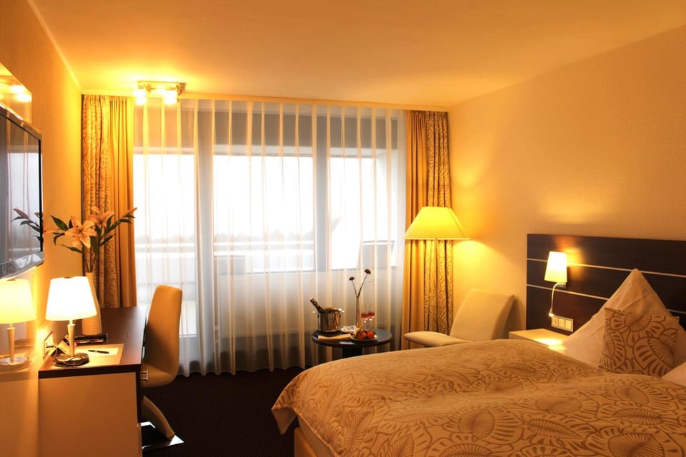Bed, TV and multimedia, Photo of the whole room