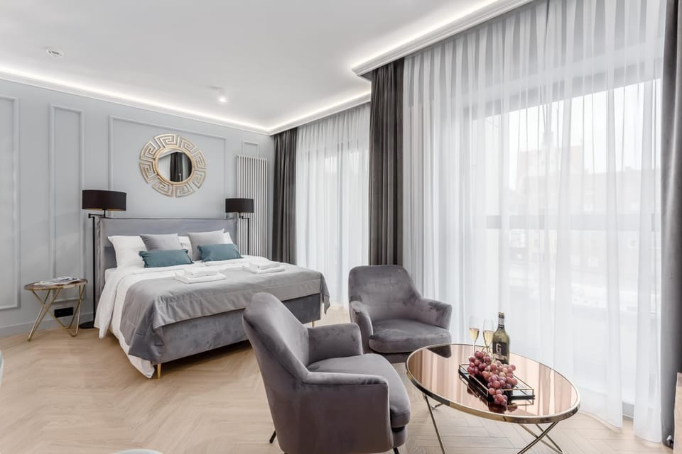 Seating area, Bedroom