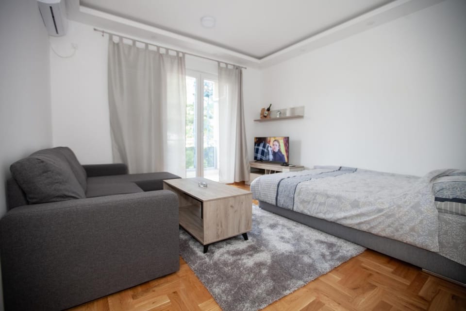 Living room, Photo of the whole room, Seating area