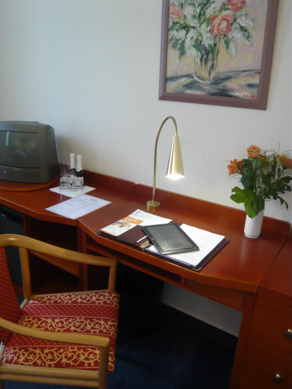 Photo of the whole room, Decorative detail