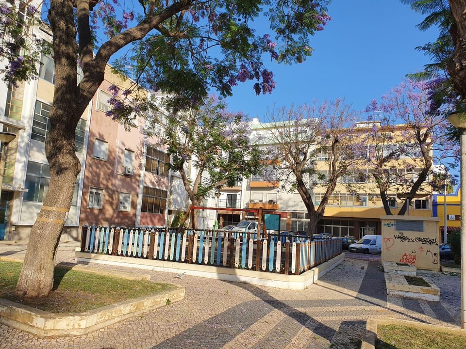 Facade/entrance, Neighbourhood