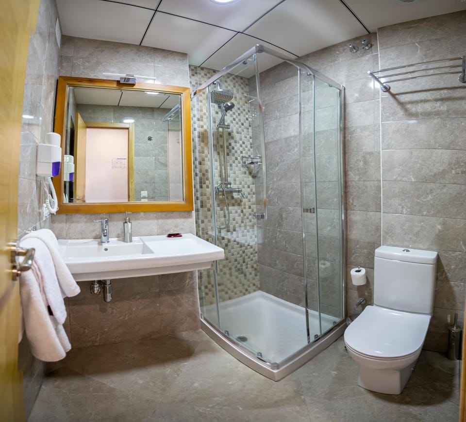Shower, towels