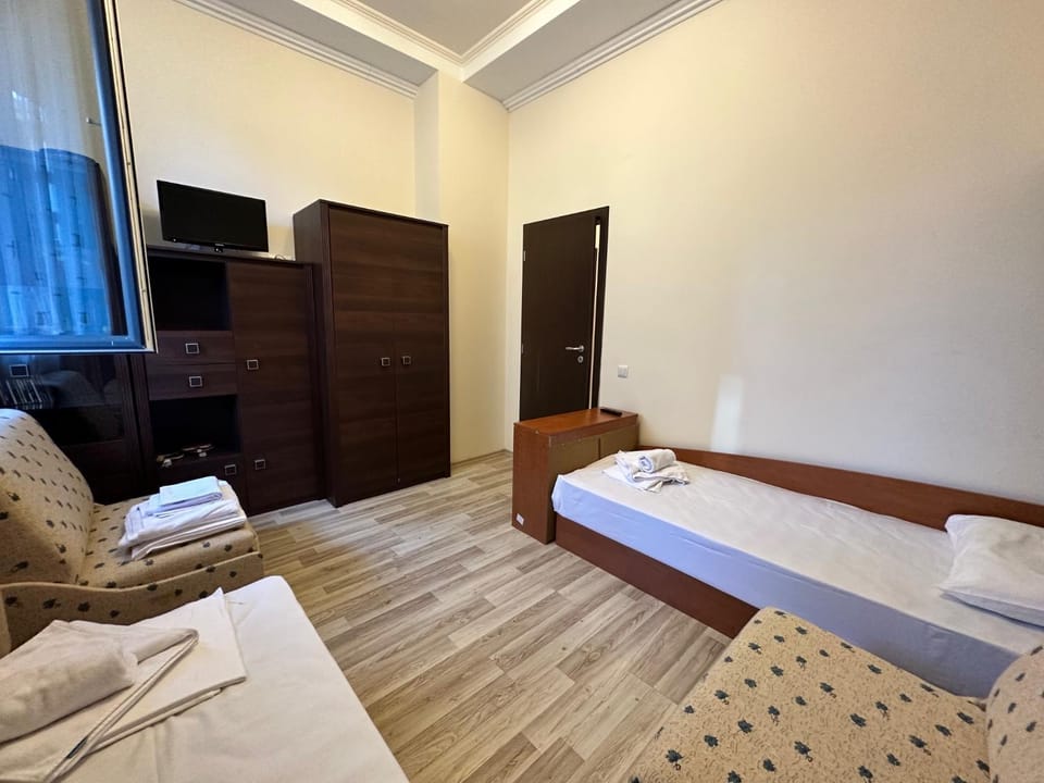 Bed, Photo of the whole room, wardrobe
