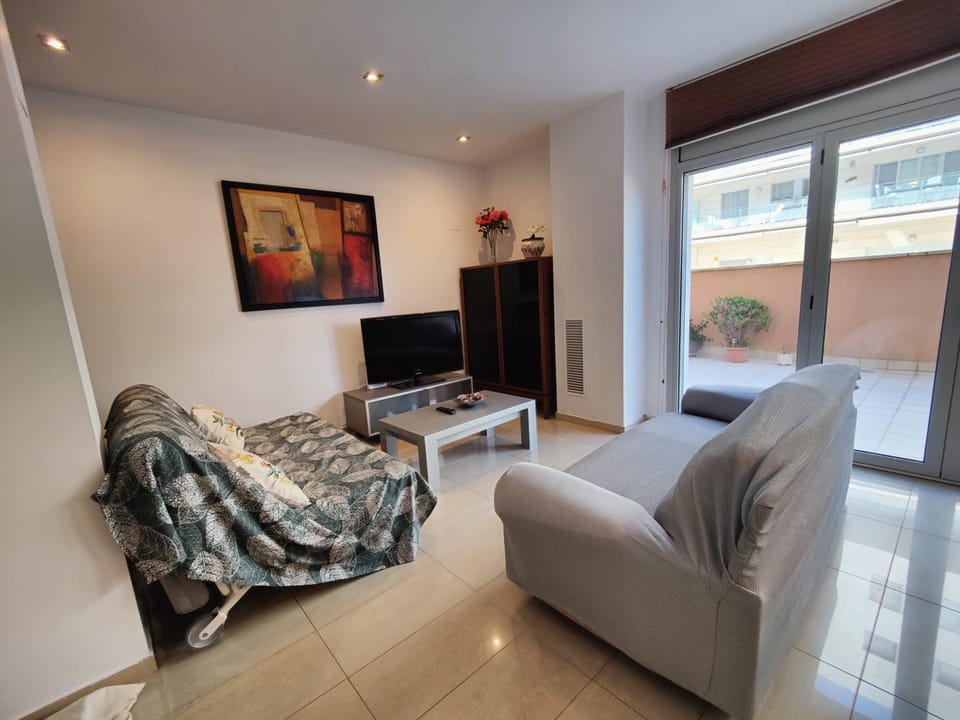 TV and multimedia, Living room, Seating area, Garden view, Inner courtyard view
