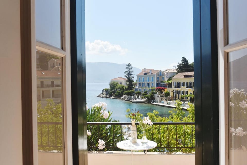 Balcony/Terrace, Street view