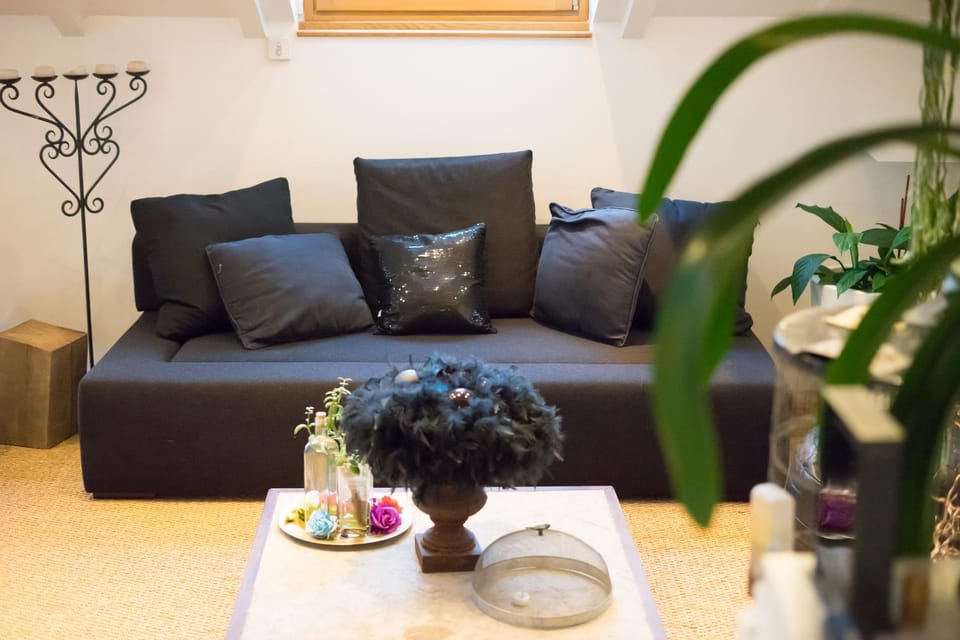 Living room, Seating area