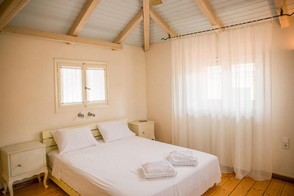 Lefkada Town Traditional House / Cozy Yard Apartment in Lefkada