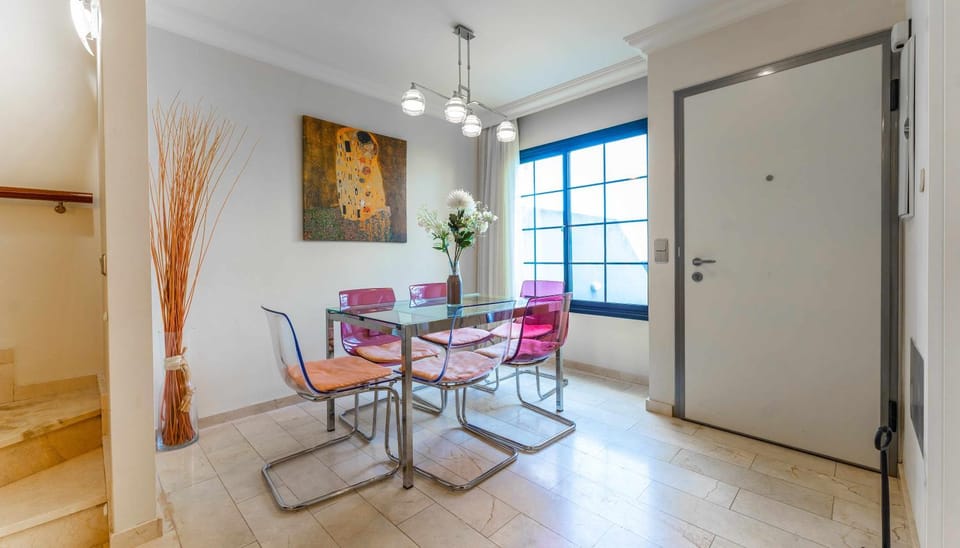 Facade/entrance, Dining area