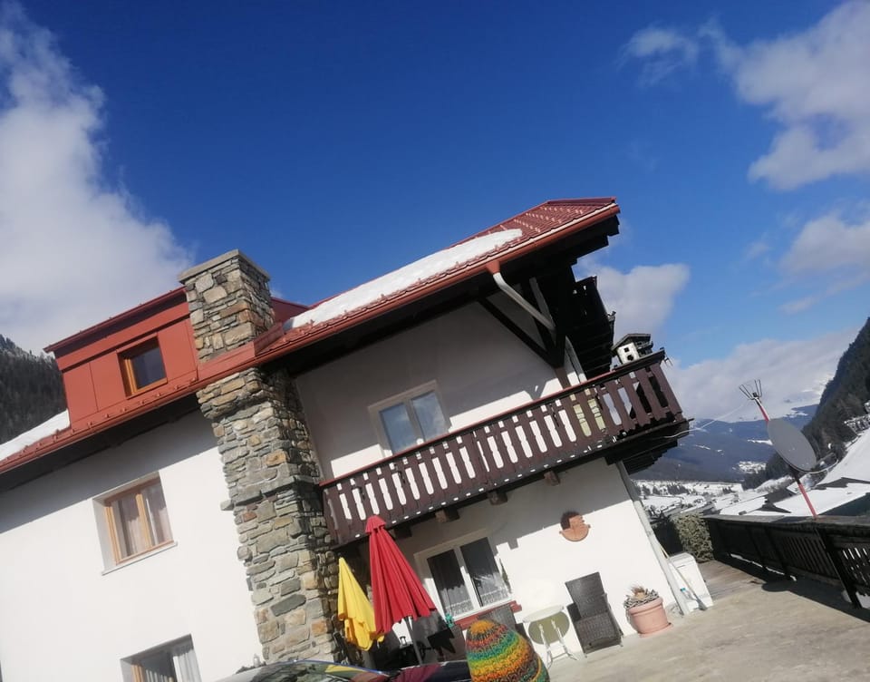 Property building, Day, View (from property/room), Balcony/Terrace