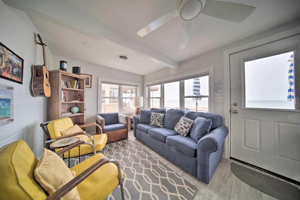 1 Mi to Presque Isle Waterfront Lake Erie Cottage House in Millcreek Township