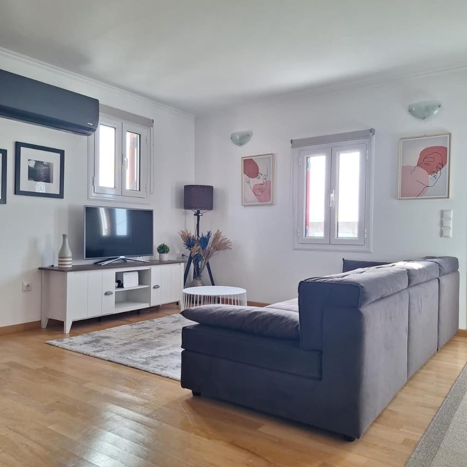 Communal lounge/ TV room, TV and multimedia, Living room, Seating area