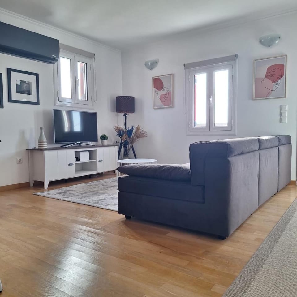 Communal lounge/ TV room, TV and multimedia, Living room, Seating area