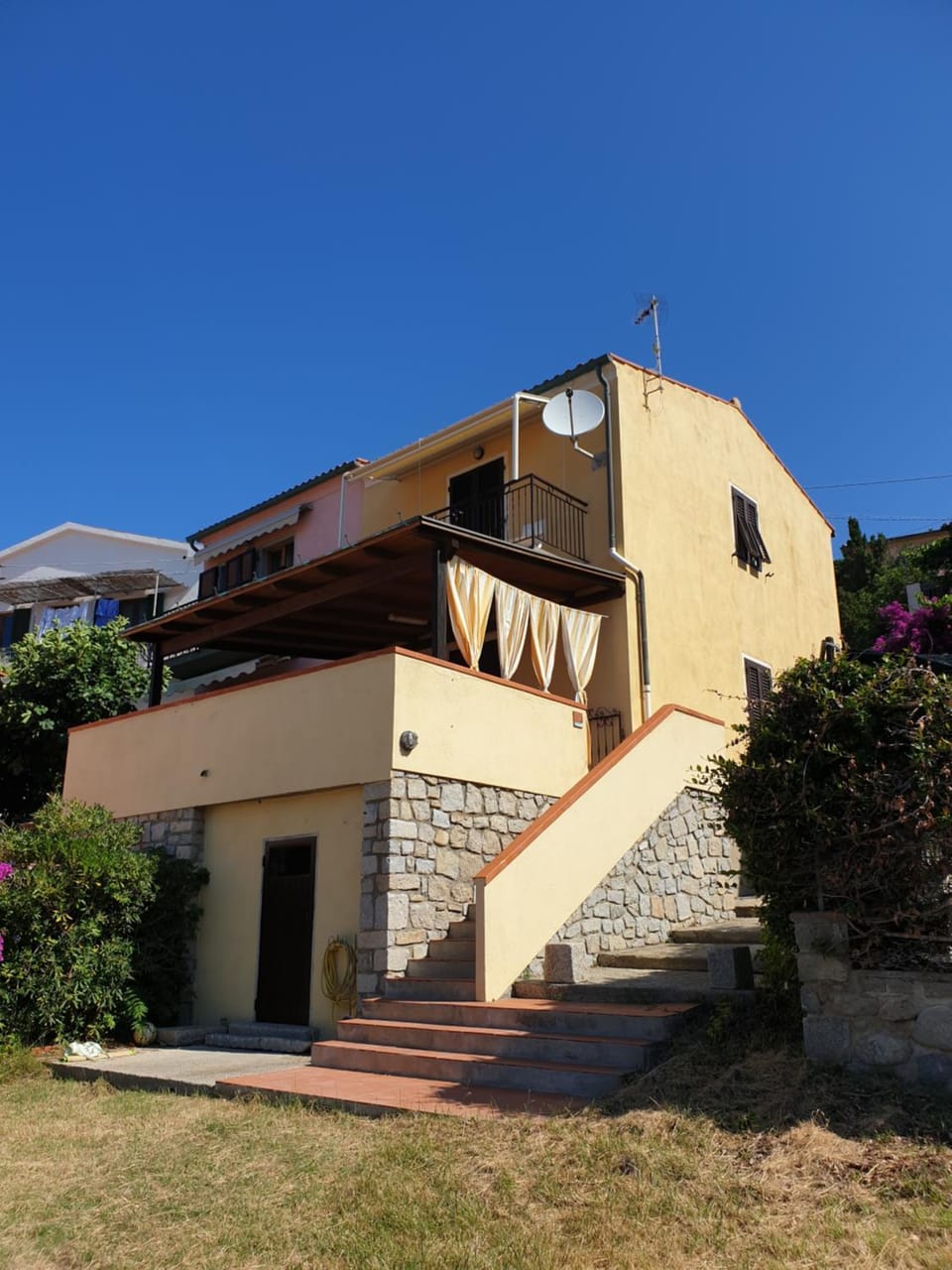 Property building, Facade/entrance, Garden