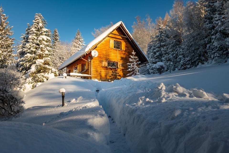 Facade/entrance, Day, Neighbourhood, Natural landscape, Winter, Garden, Balcony/Terrace, On site, Sunrise, Family