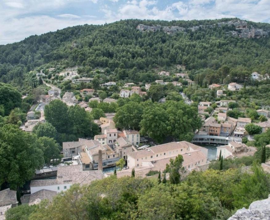 Vue panoramique sur le château,montagne et grottes Apartment in Fontaine-de-Vaucluse