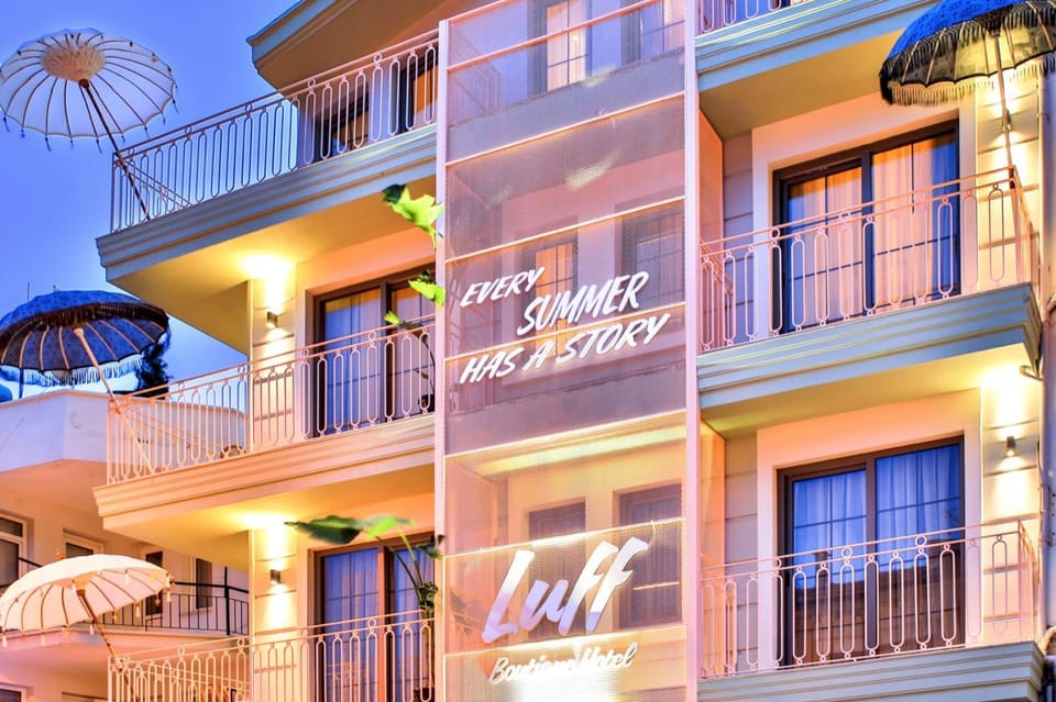 Property building, Facade/entrance, Property logo or sign
