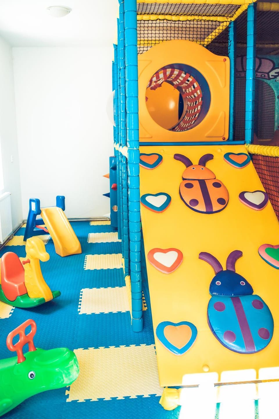 Kids's club, young children