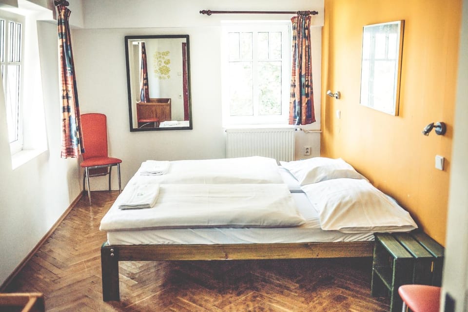 Bed, Photo of the whole room, Bedroom, cot, Family