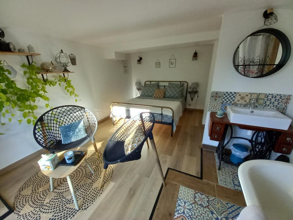 Arche de Lanoë jacuzzi Bed and Breakfast in Occitanie