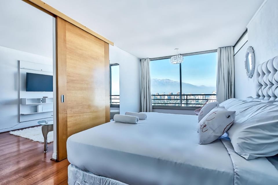 La Gloria Home - 1BR, Mountain View, Pool, Gym, Mall Apartment in Las Condes
