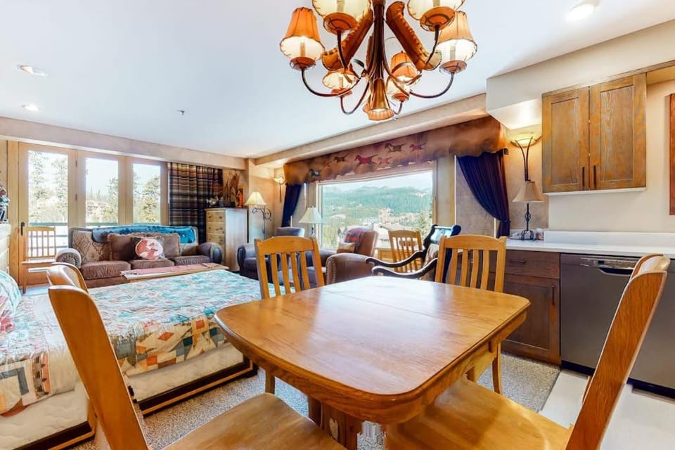 Shoshone 1913 Apartment in Big Sky