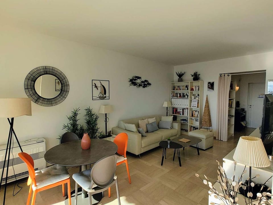 Appartement Moderne 4 Pers avec Clim et Parking, Villeneuve-Loubet Plage Apartment in Villeneuve-Loubet