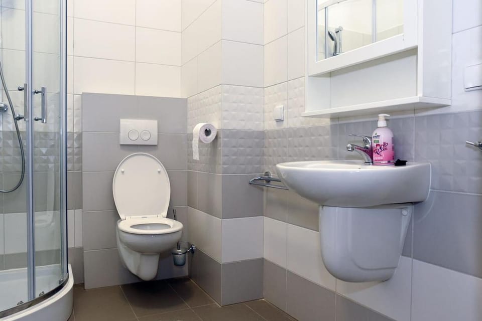 Shower, Toilet, Bathroom