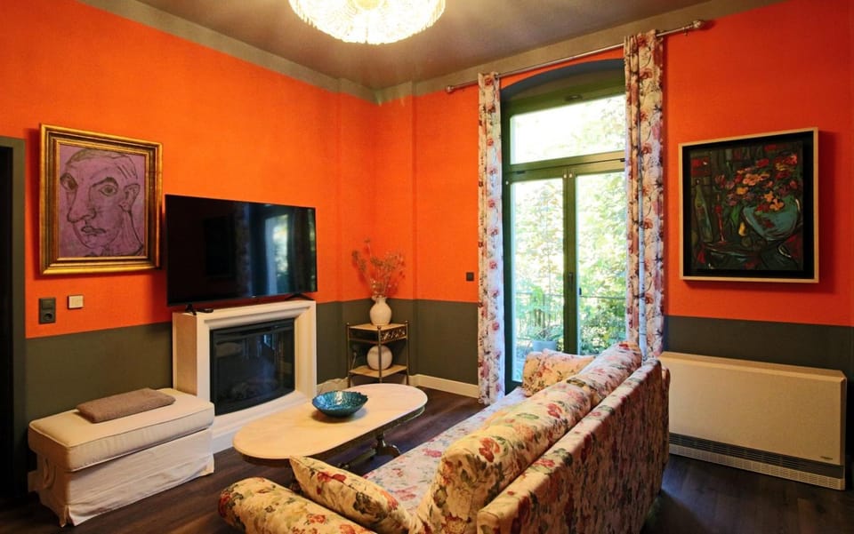 TV and multimedia, Living room, Photo of the whole room, Seating area