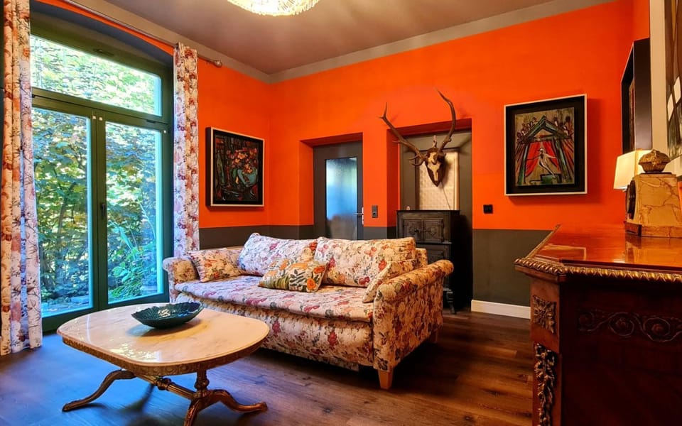 Living room, Seating area