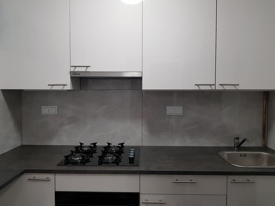 Kitchen or kitchenette, Internal: Not applicable to any particular room
