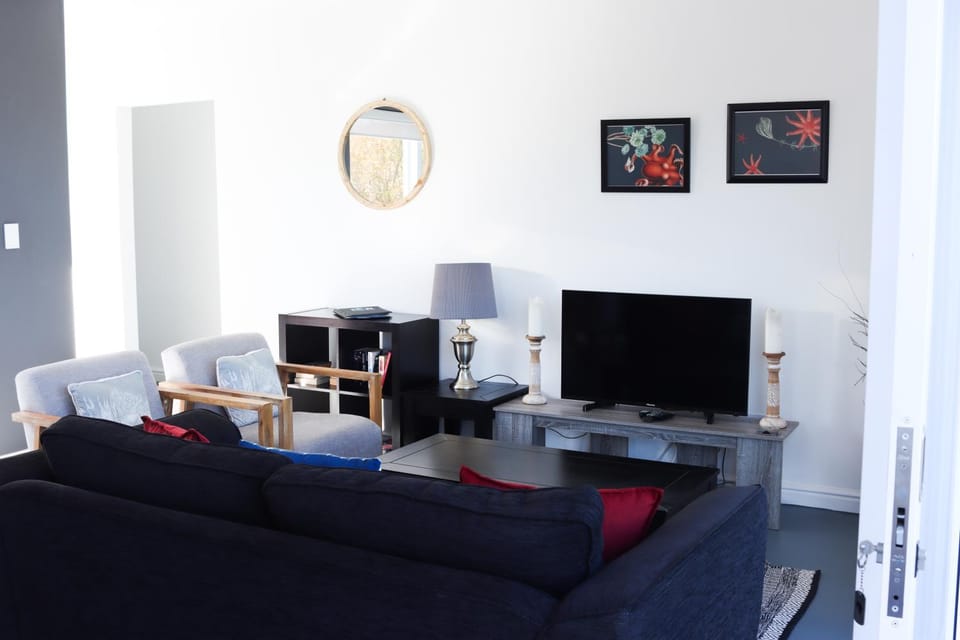 Communal lounge/ TV room, Day, Living room, Seating area