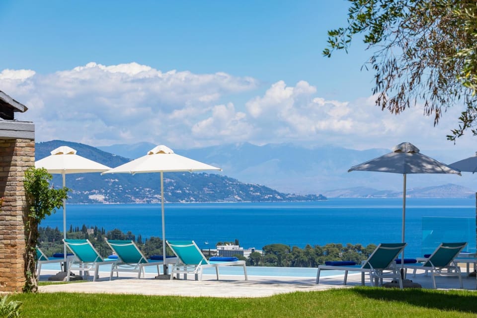 Sea view, Swimming pool, sunbed