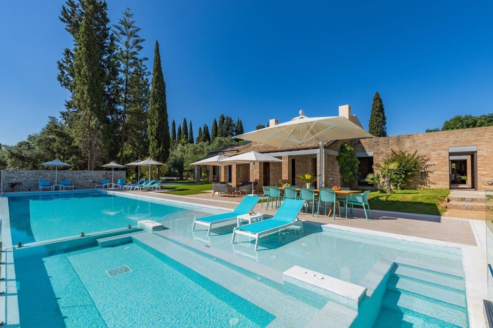 Swimming pool, sunbed