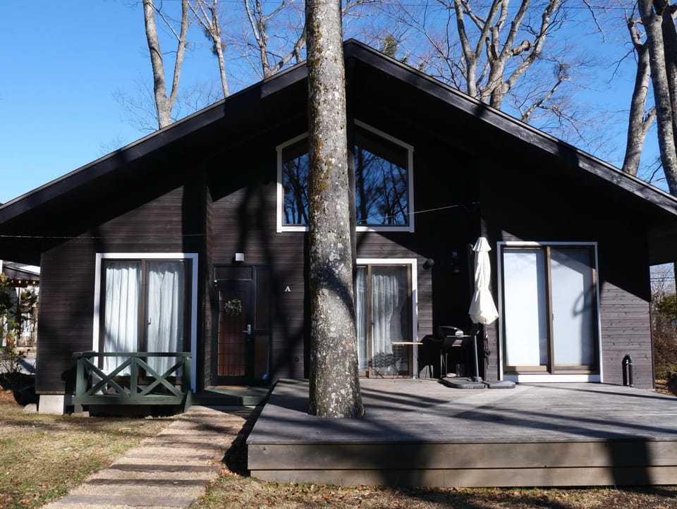 Property building, BBQ facilities, Balcony/Terrace, Animals