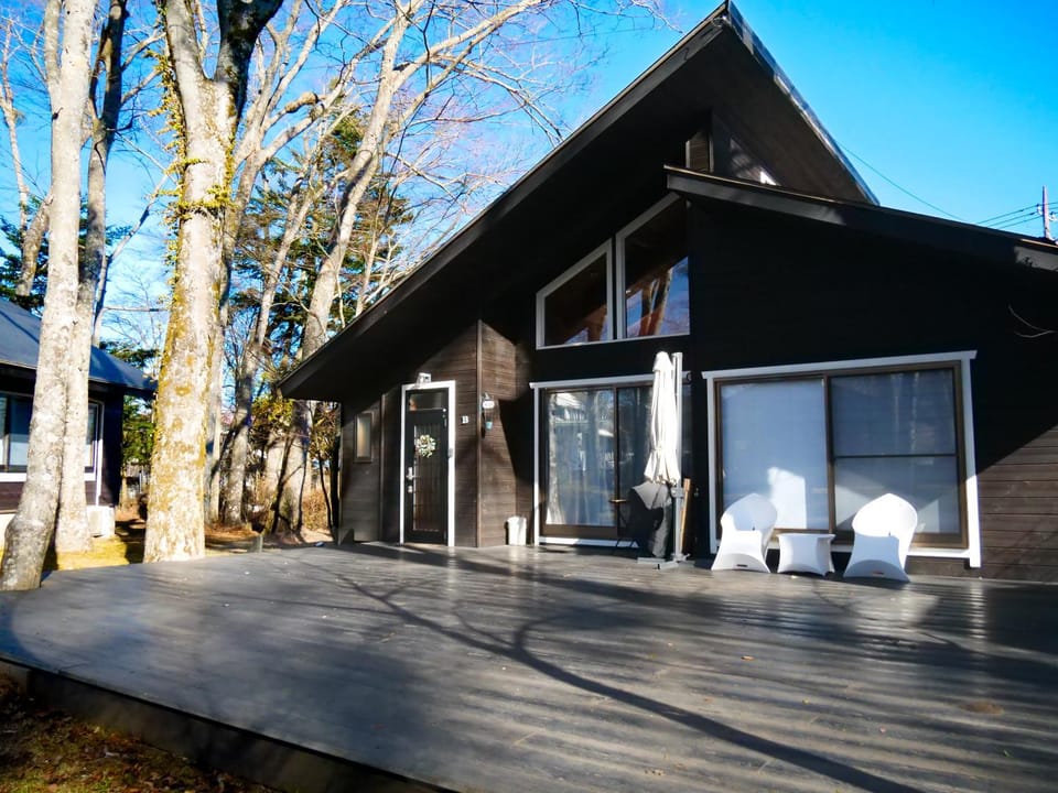 Property building, Day, BBQ facilities, Balcony/Terrace, Balcony/Terrace, Animals, Pets