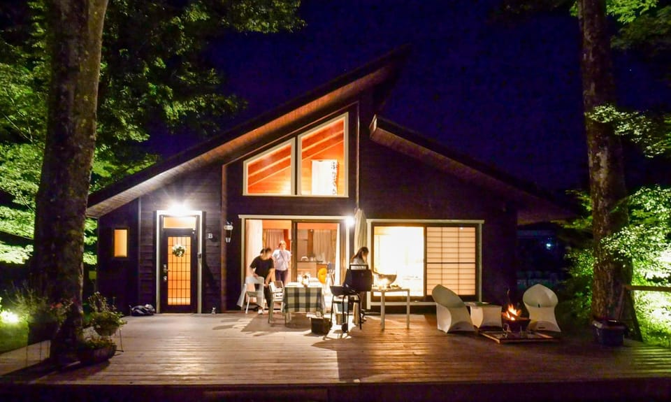 Property building, Night, BBQ facilities, Balcony/Terrace