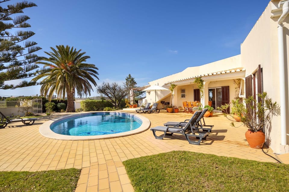 Property building, Patio, Garden view, Pool view, Swimming pool, Swimming pool, sunbed