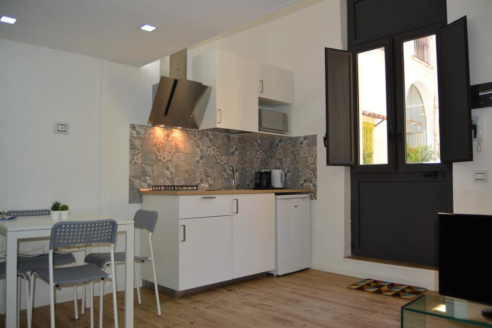 Kitchen or kitchenette