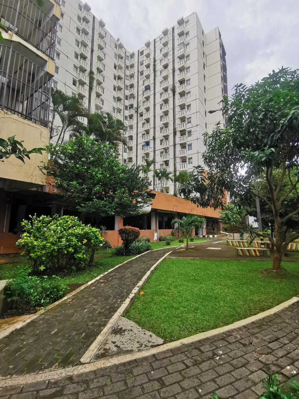 Property building, Neighbourhood, Garden view, Street view